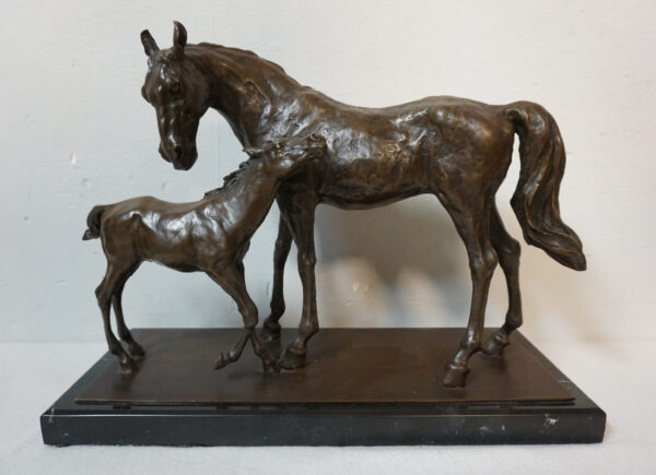 FIGURA Z BRĄZU - KLACZ I ŹREBAK DUŻA