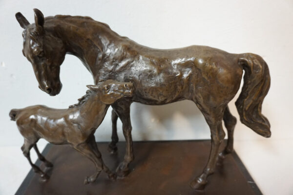 FIGURA Z BRĄZU - KLACZ I ŹREBAK DUŻA