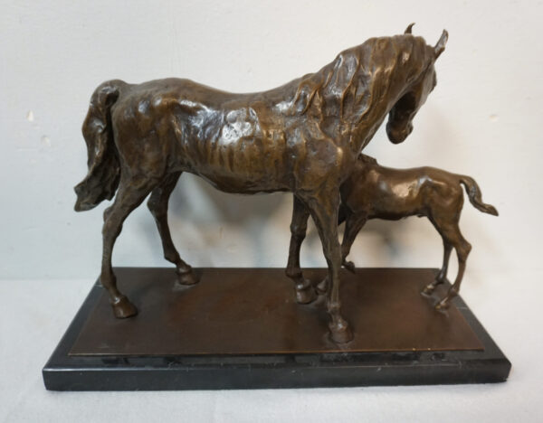 FIGURA Z BRĄZU - KLACZ I ŹREBAK DUŻA