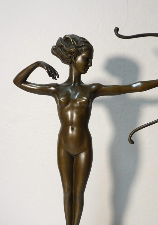 FIGURA Z BRĄZU DIANA BOGINI Z ŁUKIEM