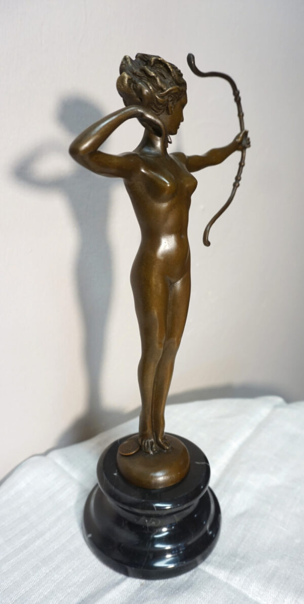 FIGURA Z BRĄZU DIANA BOGINI Z ŁUKIEM