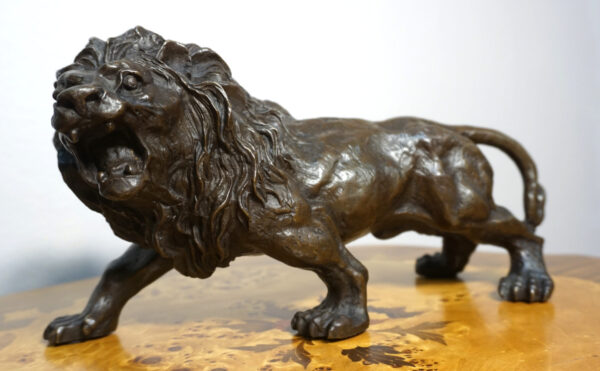 FIGURA Z BRĄZU GROŹNY LEW