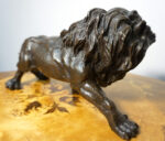 FIGURA Z BRĄZU GROŹNY LEW