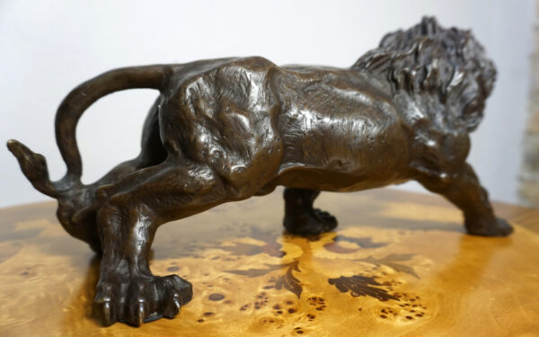 FIGURA Z BRĄZU GROŹNY LEW