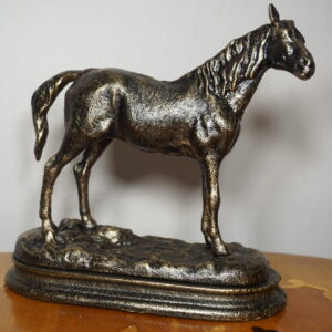 DOSTOJNY KOŃ Z ŻELIWA