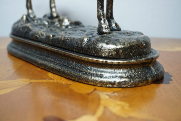 DOSTOJNY KOŃ Z ŻELIWA