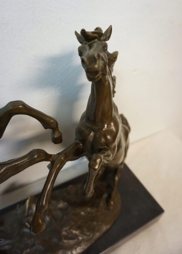 WALCZĄCE DZIKIE KONIE STOJĄCE NA TYLNYCH KOPYTACH FIGURA Z BRĄZU !!
