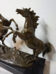 WALCZĄCE DZIKIE KONIE STOJĄCE NA TYLNYCH KOPYTACH FIGURA Z BRĄZU !!