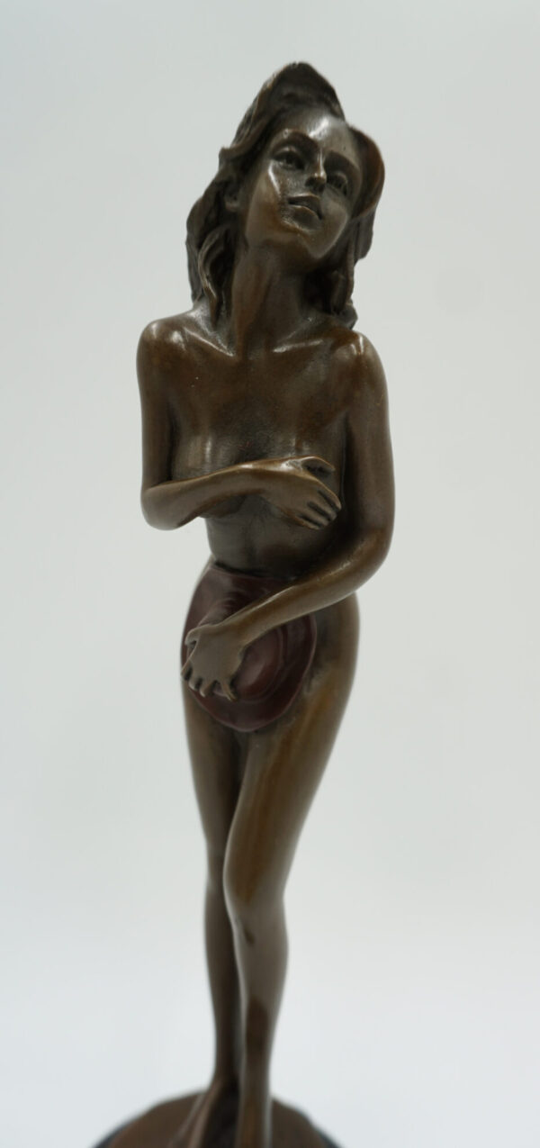 FIGURA Z BRĄZU AKT NAGA KOBIETA Z KAPELUSZEM