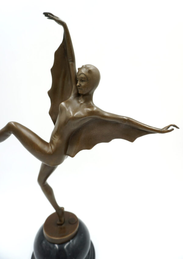 FIGURA Z BRĄZU KOBIETA NIETOPERZ