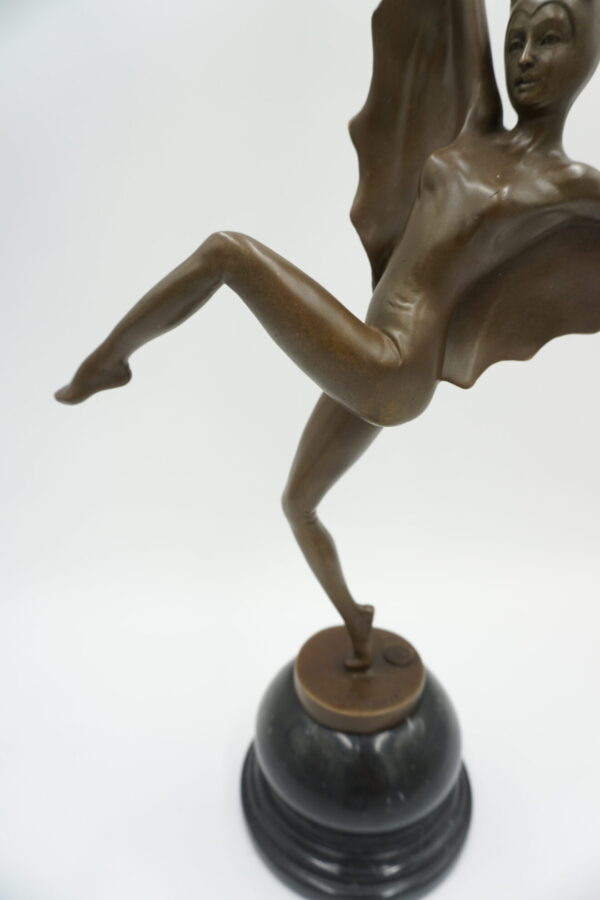 FIGURA Z BRĄZU KOBIETA NIETOPERZ