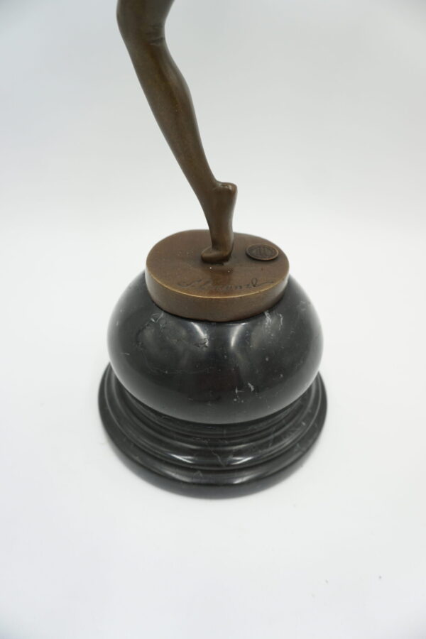 FIGURA Z BRĄZU KOBIETA NIETOPERZ