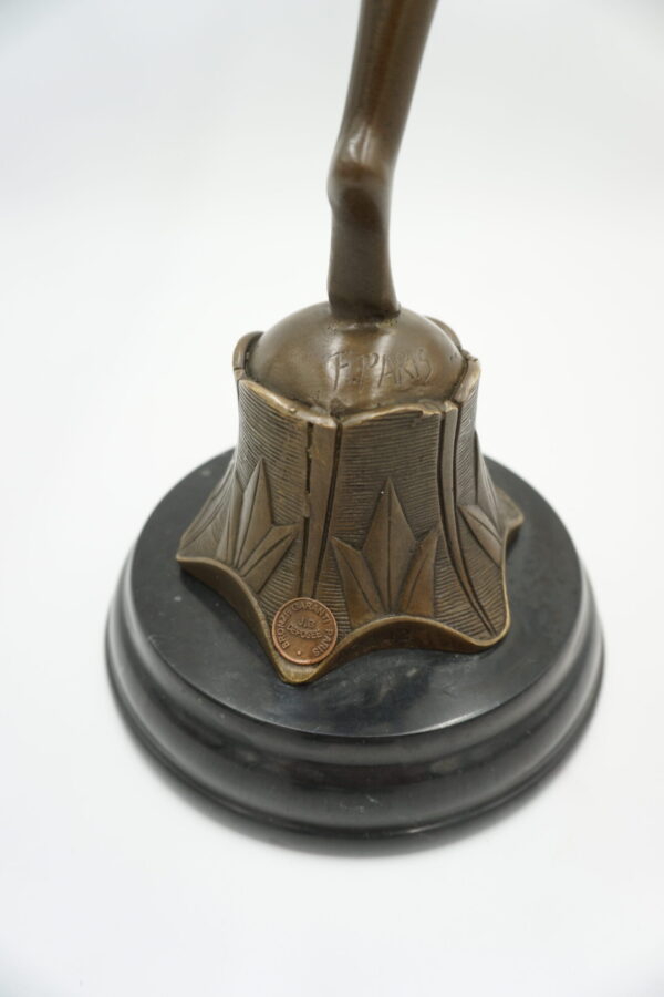 FIGURA Z BRĄZU TANCERKA CON BRIO W STOJU KĄPIELOWYM