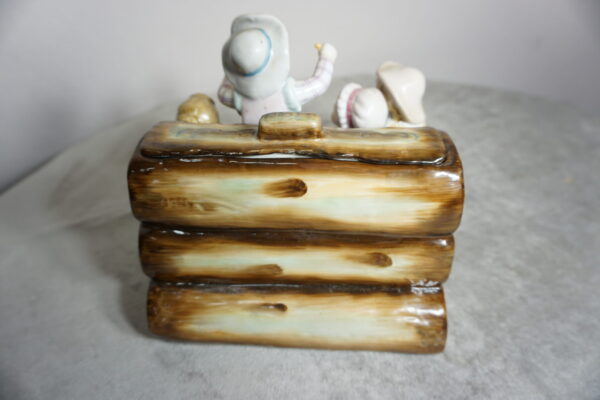 SZKATUŁKA PORCELANOWA DZIEWCZYNKI