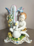 PORCELANOWY WAZON DONICZKA CHŁOPCZYK Z GĘSIĄ