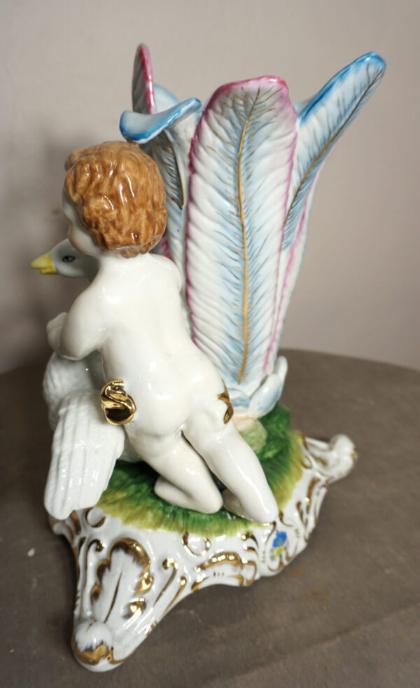 PORCELANOWY WAZON DONICZKA CHŁOPCZYK Z GĘSIĄ