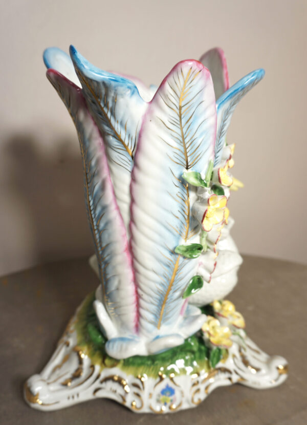 PORCELANOWY WAZON DONICZKA CHŁOPCZYK Z GĘSIĄ