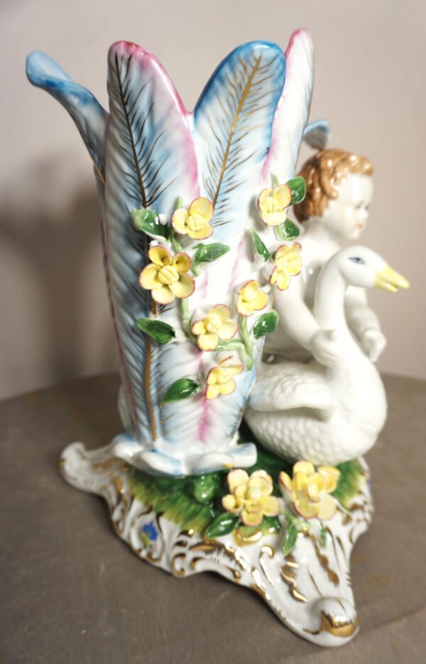 PORCELANOWY WAZON DONICZKA CHŁOPCZYK Z GĘSIĄ