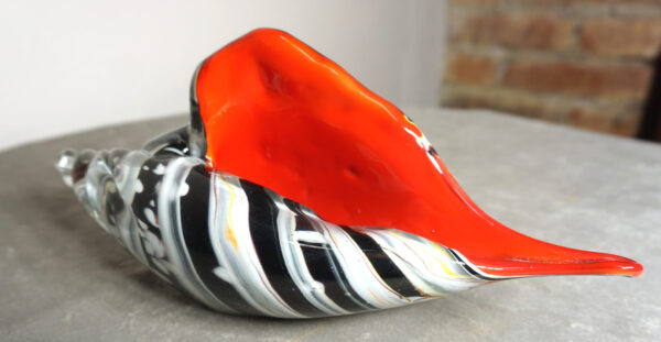 SZKŁO MURANO, DUŻA MUSZLA CZARNO-CZERWONA