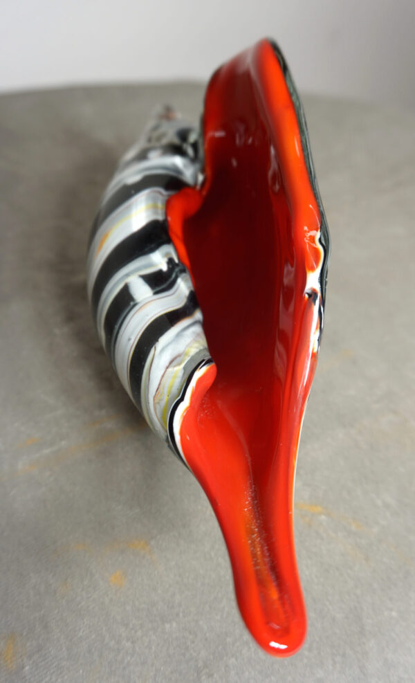 SZKŁO MURANO, DUŻA MUSZLA CZARNO-CZERWONA