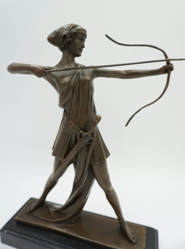 FIGURA Z BRĄZU DIANA ŁOWCZYNI - BOGINI MYŚLIWYCH