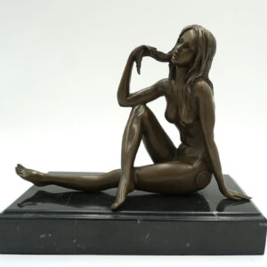 FIGURA Z BRĄZU AKT NAGA SIEDZĄCA KOBIETA