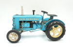 METALOWY MODEL CIĄGNIK KOLEKCJONERSKI PREZENT