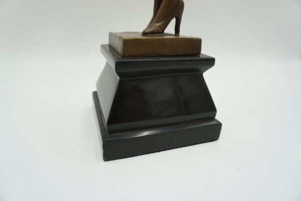 FIGURA Z BRĄZU AKT NAGA KOBIETA