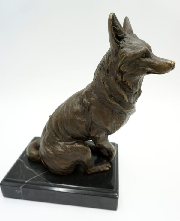 FIGURA Z BRĄZU LIS WILK OSADZONY NA MARMURZE