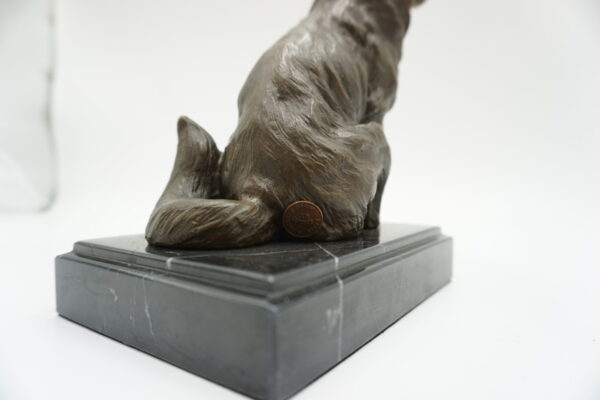 FIGURA Z BRĄZU LIS WILK OSADZONY NA MARMURZE