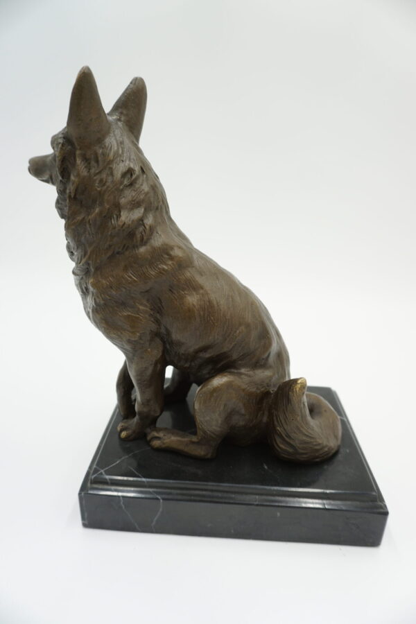 FIGURA Z BRĄZU LIS WILK OSADZONY NA MARMURZE