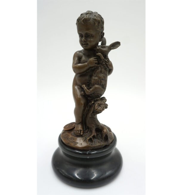 FIGURA Z BRĄZU CHŁOPCZYK Z ZAJĄCEM