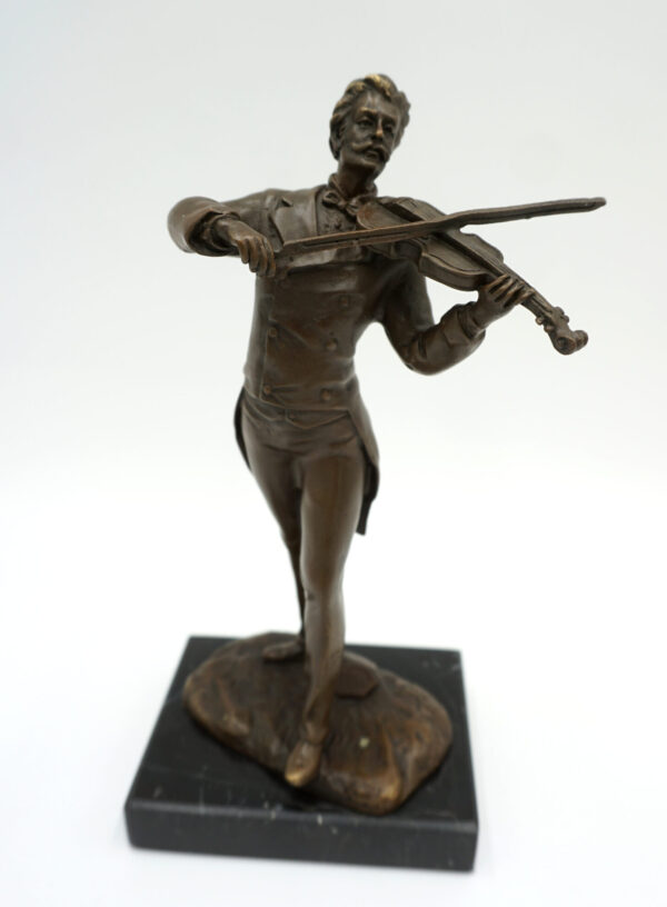 FIGURA Z BRĄZU SKRZYPEK