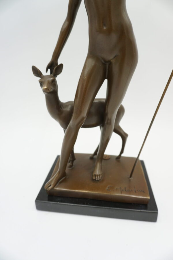 FIGURA Z BRĄZU DIANA Z ŁANIĄ - BOGINI MYŚLIWYCH