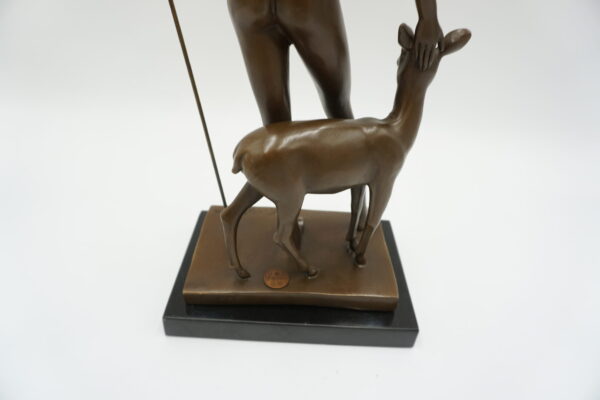 FIGURA Z BRĄZU DIANA Z ŁANIĄ - BOGINI MYŚLIWYCH