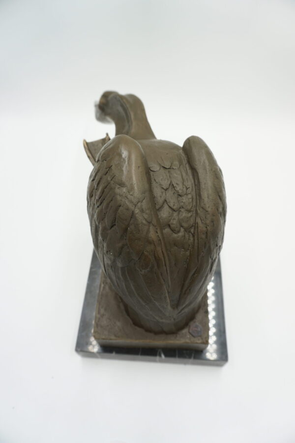 FIGURA Z BRĄZU PTAK PELIKAN