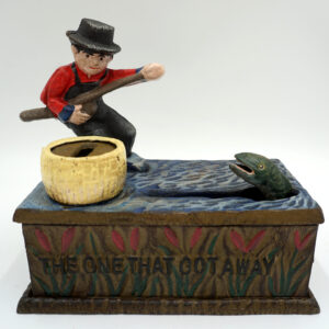 ŻELIWNA RUCHOMA SKARBONKA WĘDKARZ RYBAK - ZABAWKA