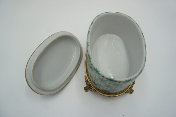 SZKATUŁKA PORCELANA Z BRĄZEM - PUZDERKO KOTEK