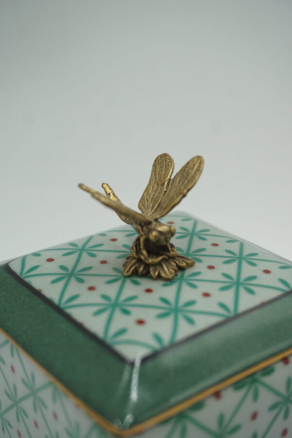 SZKATUŁKA PUZDERKO PORCELANA Z BRĄZEM - WAŻKA