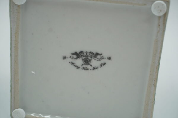 SZKATUŁKA PUZDERKO PORCELANA Z BRĄZEM - WAŻKA