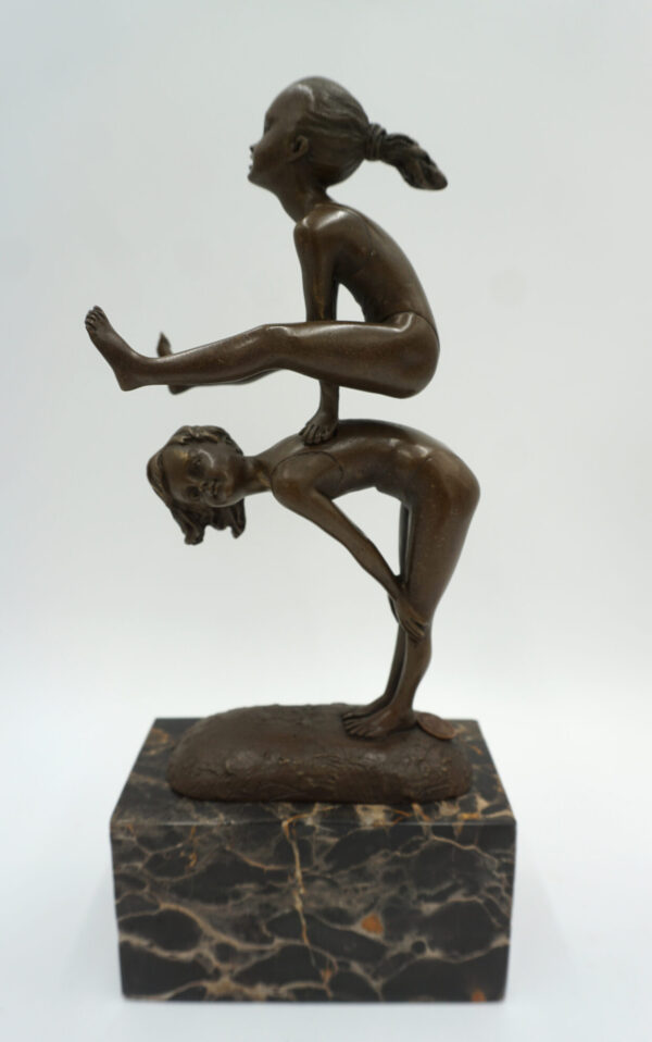 FIGURA Z BRĄZU PARA AKROBATEK