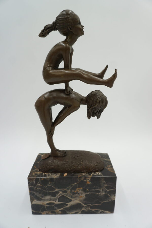 FIGURA Z BRĄZU PARA AKROBATEK