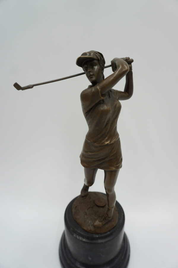 FIGURA Z BRĄZU GOLFISTKA