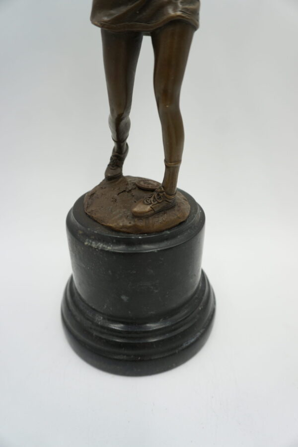 FIGURA Z BRĄZU GOLFISTKA