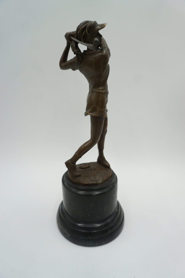 FIGURA Z BRĄZU GOLFISTKA