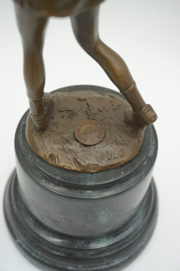 FIGURA Z BRĄZU GOLFISTKA