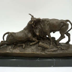 FIGURA Z BRĄZU WALKA DWÓCH BYKÓW