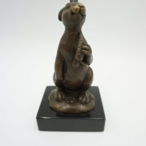 FIGURA Z BRĄZU ZAJĄC ZAJĄCZEK Z MARCHEWKĄ