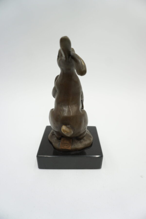 FIGURA Z BRĄZU ZAJĄC ZAJĄCZEK Z MARCHEWKĄ