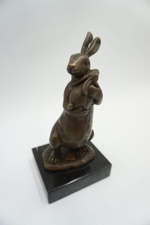 FIGURA Z BRĄZU ZAJĄC ZAJĄCZEK Z DZIECKIEM